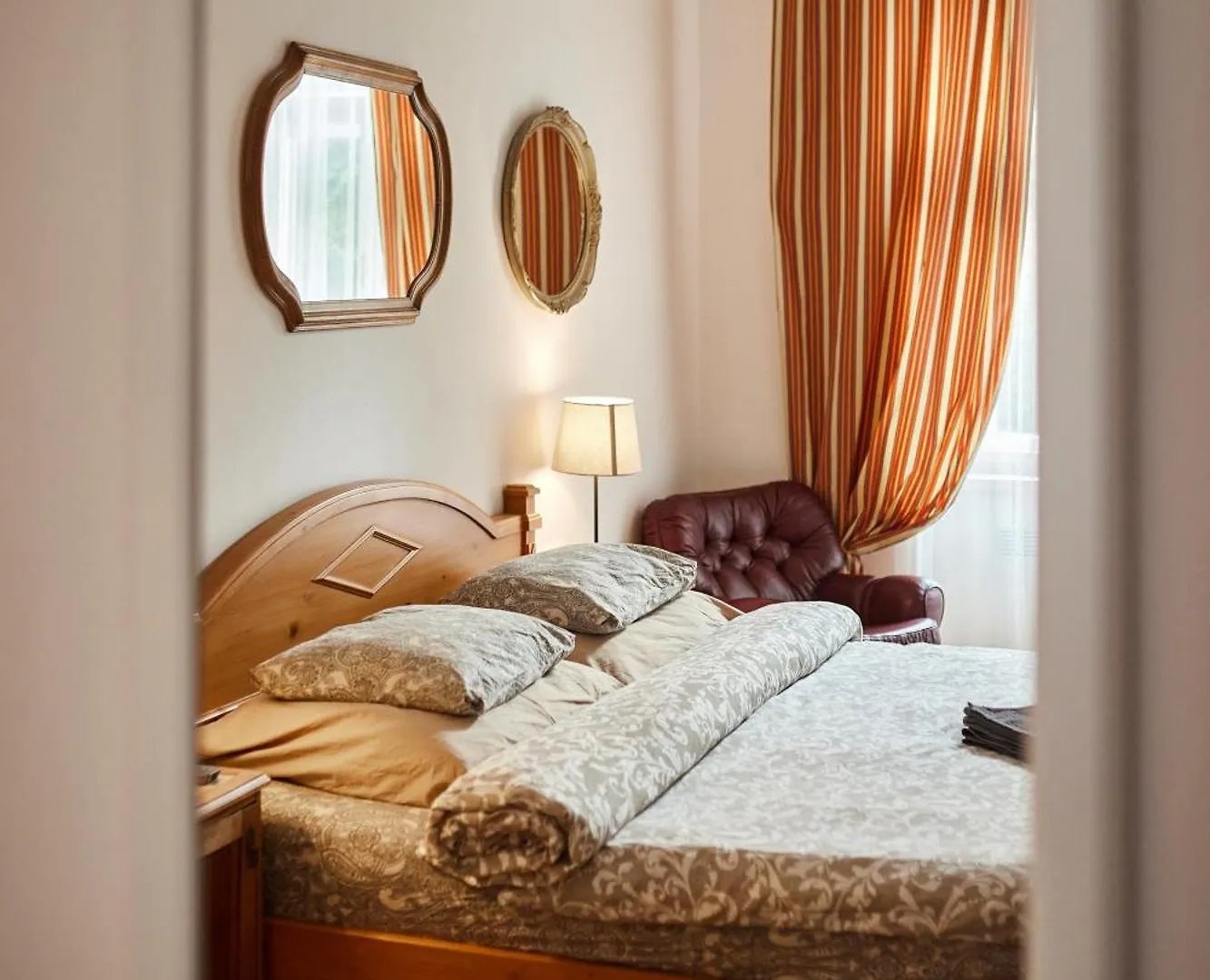 Old Town & Parking Assistance Apartment Prague Homestay