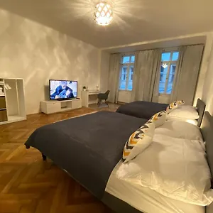 Apartment Spacious On Wenceslas Square, Prague