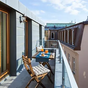 Modern Charvatova Praha