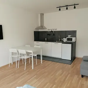 Brand New #62 With Free Secure Parking In The Center Praha